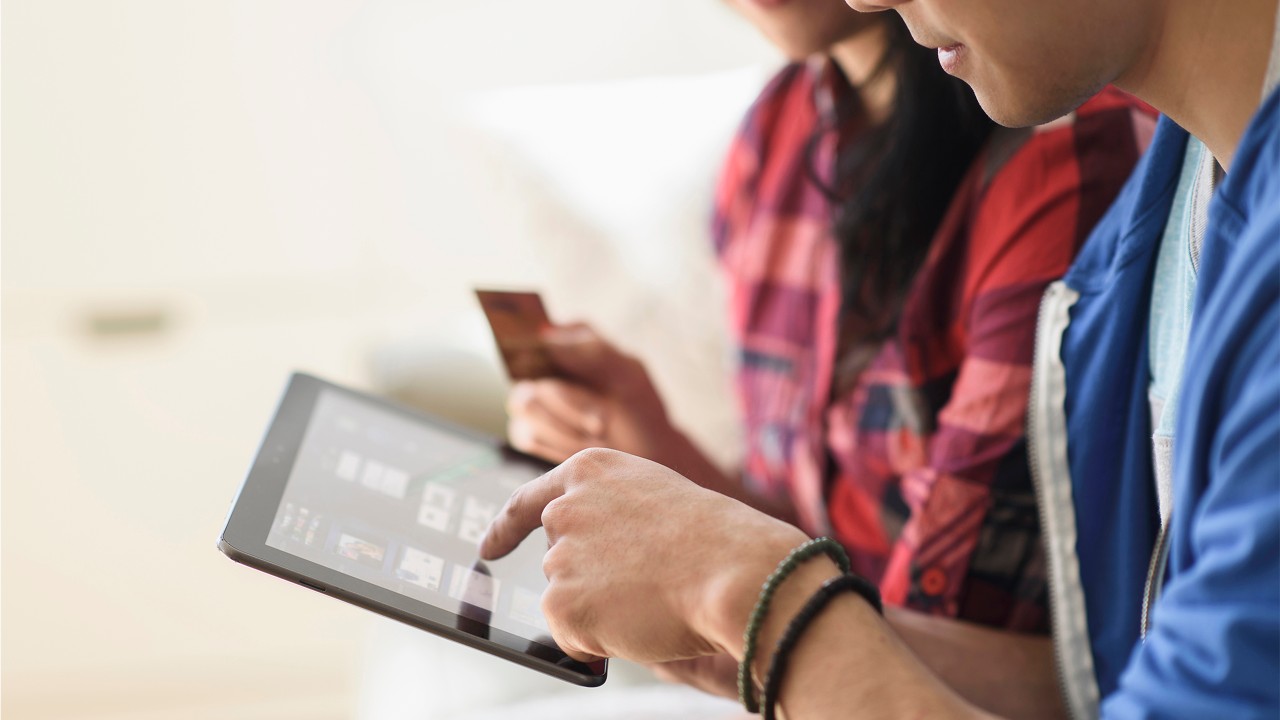 A couple is shopping online in tablet ; image used for HSBC Credit card support.