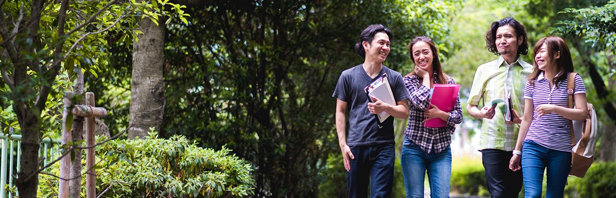 A group of young people are walking through the garden; image used for HSBC Visa Gold Card for Student, eligible for students from designated institutions.