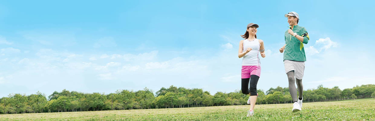 男子和女子在跑步；圖片使用於自願醫保標準計劃。 