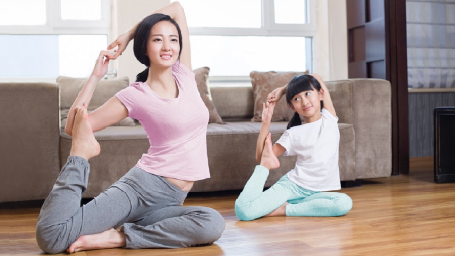 Home workout; image used for HSBC Life Well Plus.