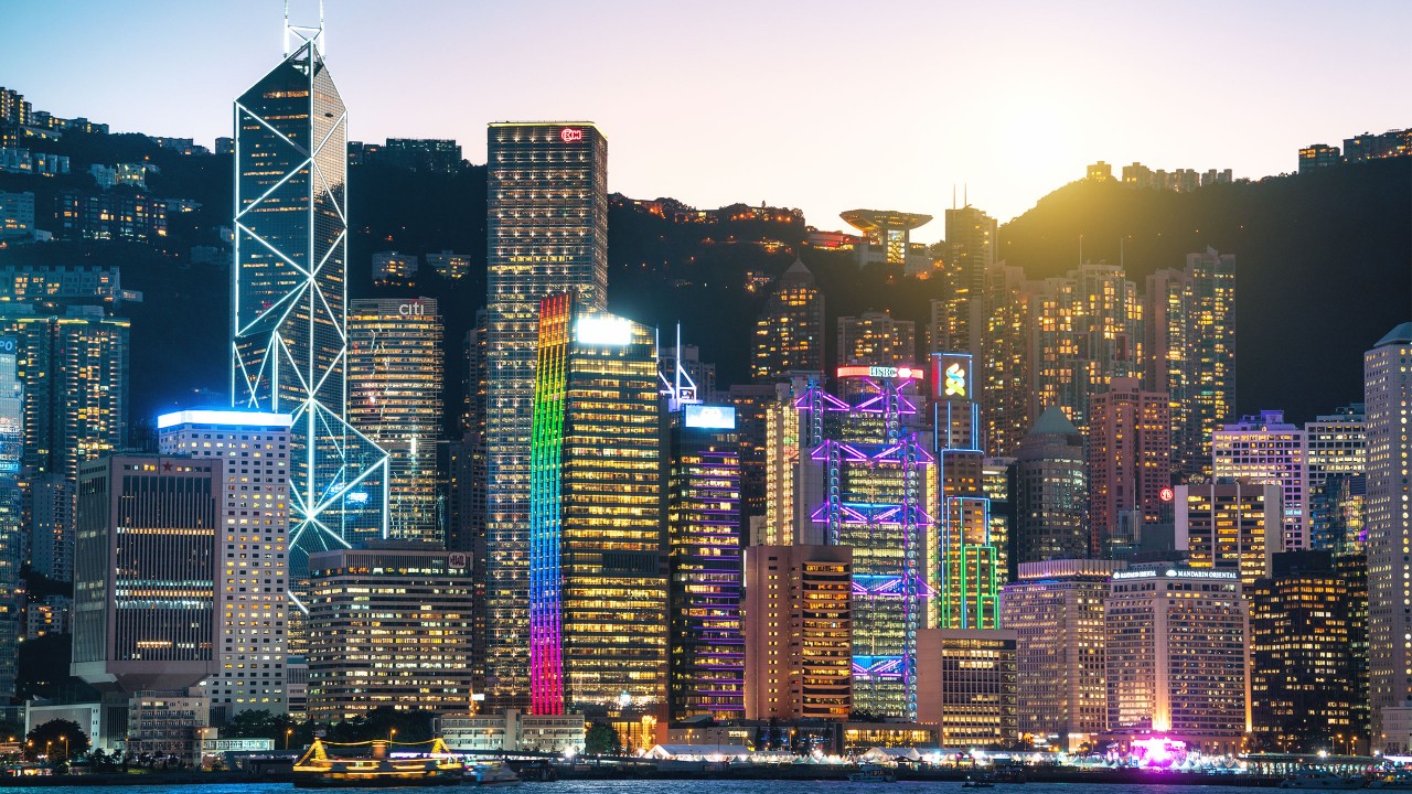 香港金融中心區；圖片使用於關於滙豐保險「市場領先」。